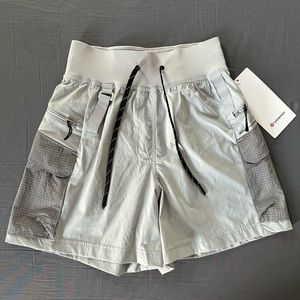 Lululemon NWT Multi-Pocket Cargo HR Hiking Short 5”